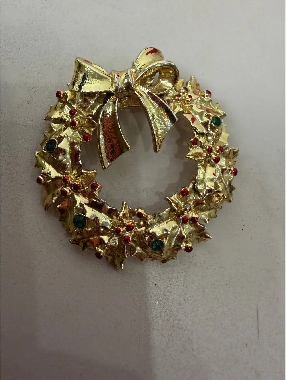 Tancer II Vintage Gold Tone Christmas Wreath Brooch with Red and Green Accents